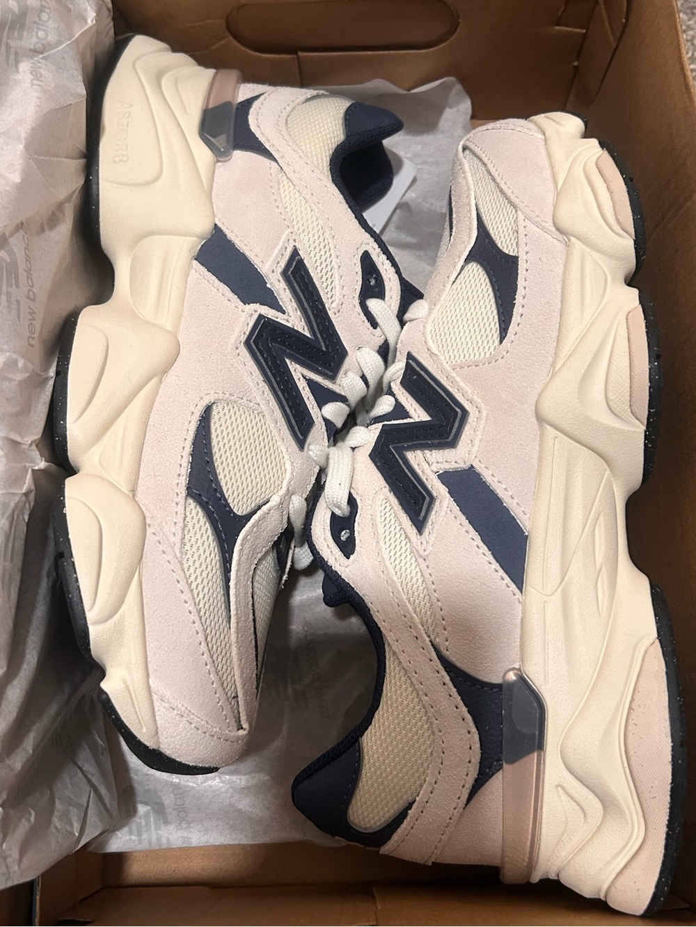 New Balance 9060 - cream/ blue
